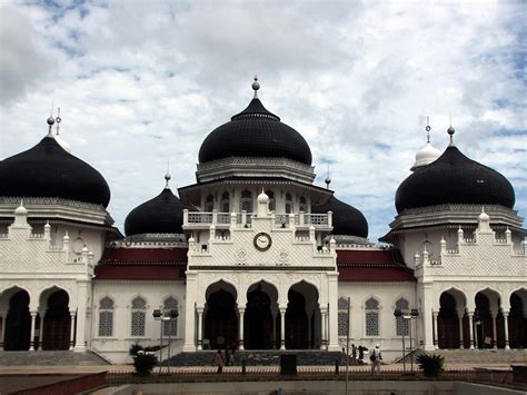 Masjid Raya Baiturrahman Kebanggaan Aceh Yang Melintas Sejarah