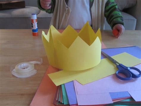 Construction Paper Crowns I Would Buy Some Jewels To Put On Kid