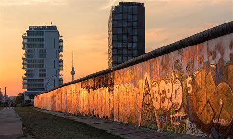 Mur Berliński kiedy i dlaczego powstał kiedy runął Co warto
