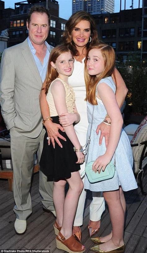 Brooke loves an abs, arm, or leg day. Brooke Shields family, 2019 | Ünlüler, Ailem ve Diana