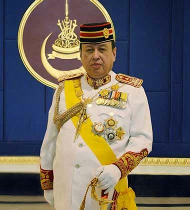 He is the second son of eighth sultan, sultan salahuddin abdul aziz shah and the brother of the current sultan. WARISAN RAJA & PERMAISURI MELAYU: Ahli Dewan DiRaja Selangor..