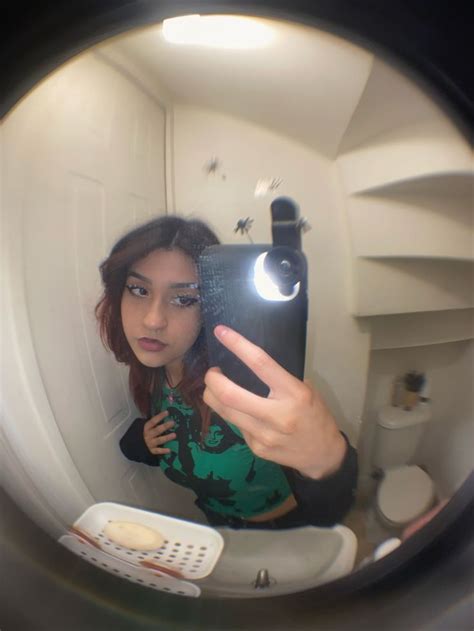Pin By Arlette On Instagram Mirror Selfie Instagram Selfie