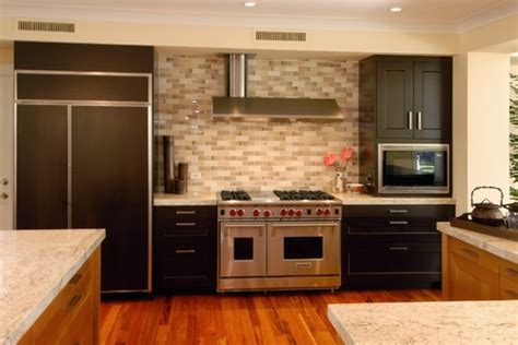 As a simple pattern and light color, they are a perfect choice for any kitchen, particularly one that is small and lacking natural light from windows. Show me your multi-colored subway tile backsplash