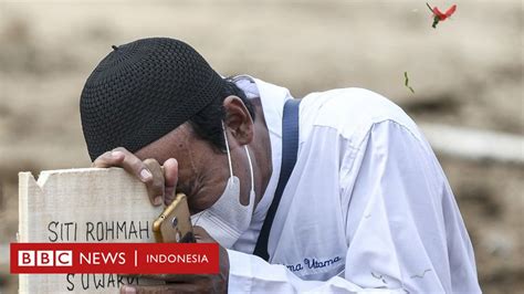 Covid di Indonesia Antrean panjang mengurus jenazah  ‘Mau masuk rumah