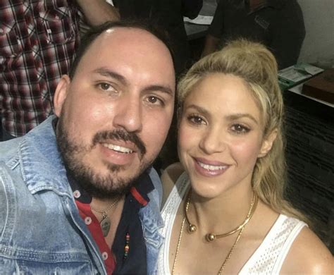 Conman Posing With Shakira Of Shakira NUDE CelebrityNakeds Com