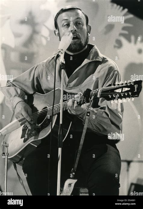 Roger Whittaker Kenyan Singer Songwriter About 1967 Stock Photo Alamy