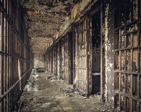 Abandoned Jail In Pictures Photographer Visits Spooky Prison In The Us