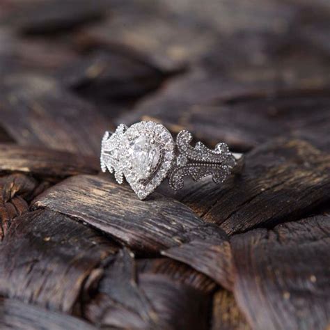 THIS PLEASE | People's Jewellers authentic canadian diamond | Peoples ...
