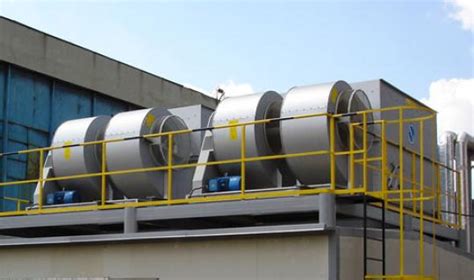 Als mittlerer der drei baltischen staaten grenzt es im süden an litauen, im südosten an weißrussland, im osten an russland, im norden an estland und im westen an die ostsee. Offener VTL-E-Kühlturm