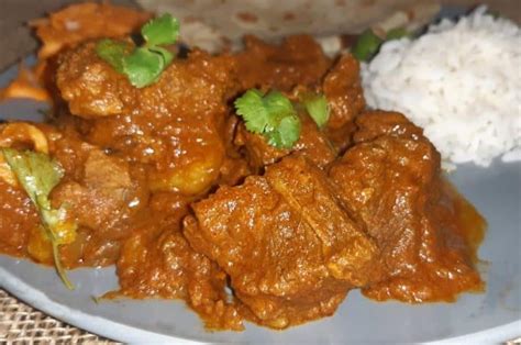 This yogurt lamb curry is not really an authentic kashmiri curry, because traditionally mawal flowers are used in the curry. Lamb Curry: the authentic Durban cuisine that will make ...