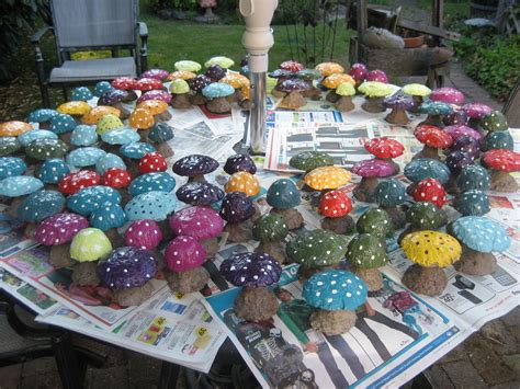 Garden mushroom stakes ~ garden decor ~ ceramic mushrooms ~ outdoor garden stakes ~ fairy & gnome decor ~ outdoor decoration ~ yard art. Crown Hill: DIY: Concrete Mushroom