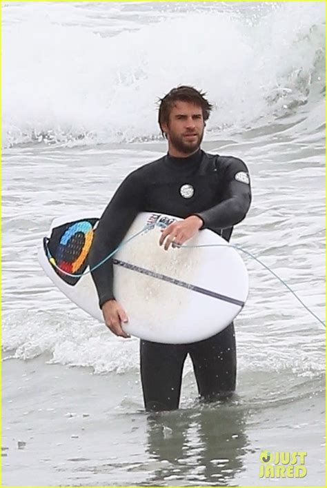 Liam Hemsworth Bares Hot Bod While Stripping Out Of Wetsuit Photo