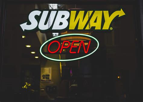 Lhistoire Et La Signification Du Logo De Subway Free Logo Design