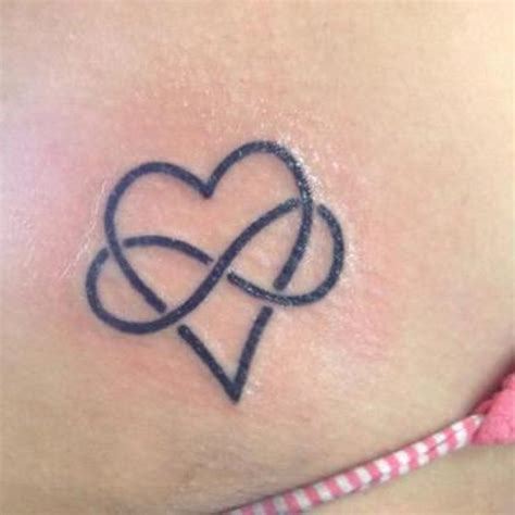 Some people like to have it on the chest and heart area to make this. Embrace Your Love With These Heart Tattoos Ideas
