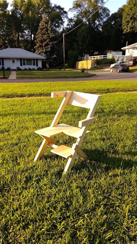 Dad Creates A Bi Chair For His Bisexual Daughter Who Cant Sit