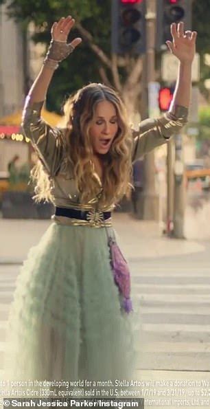 Sarah Jessica Parker Revives Carrie Bradshaws Iconic Sex And The City