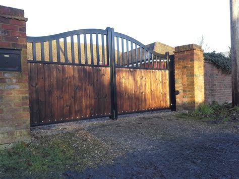 Wooden Entrance Gates Increasing In Popularity Rs Engineeringrs