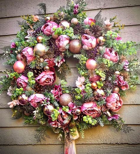 These Elegant Christmas Wreaths Are What You Need For Your Front Door