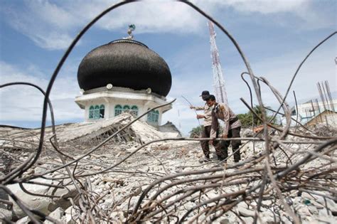 magnitude 6 2 earthquake hits region in eastern indonesia inquirer news