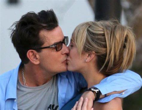 Charlie Sheen Tendr Que Esperar Para Casarse Con Brett Rossi La