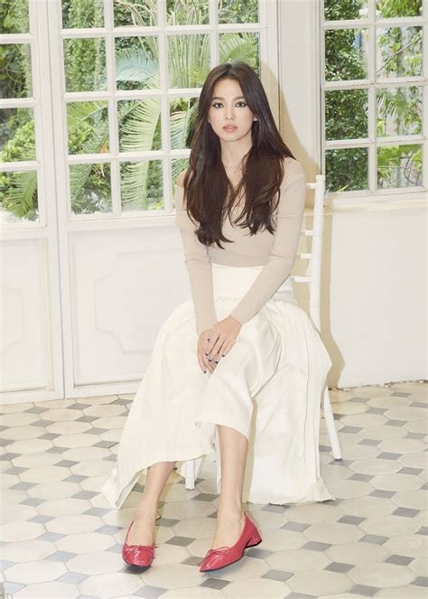 Song hye kyo is a south korean actress. Song Hye Kyo Looks Stunning In New Shoe Campaign | Soompi