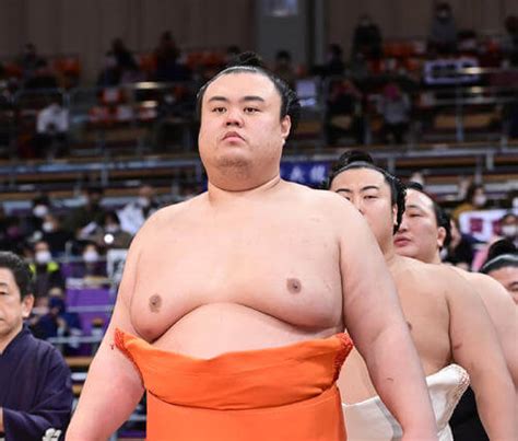 Who Is The Biggest Sumo Wrestler Come To Play