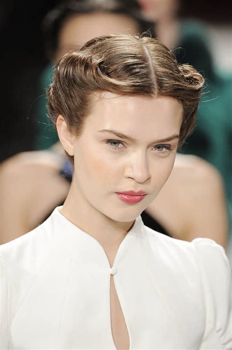 A Chic 40s Style Rolled Updo Kept The Hair Off The Face