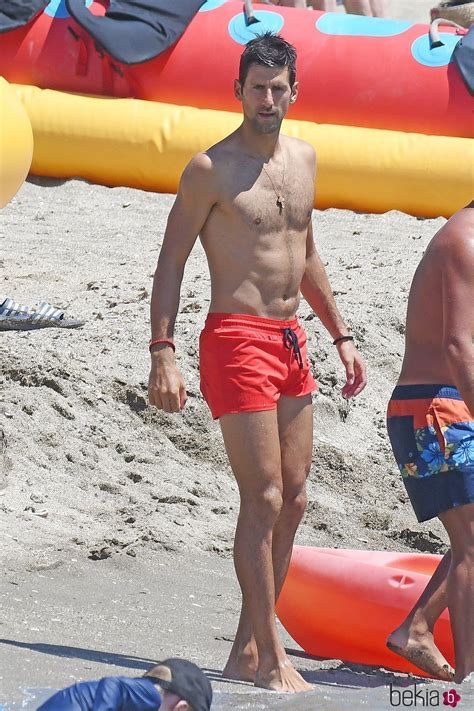 novak djokovic con el torso desnudo en marbella torsos desnudos los famosos lucen cuerpazo