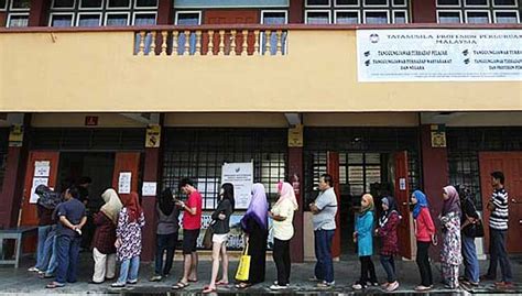 Ini adalah surat siaran dimana cuti sekolah sempena hari raya mulai 17 ogos 2012 bersamaan dengan hari jumaat telah dikeluarkan oleh kementerian pelajaran malaysia. Mengundi pada Hari Pekerja? | Free Malaysia Today