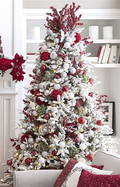 Red And White Christmas Tree Decoration Ideas