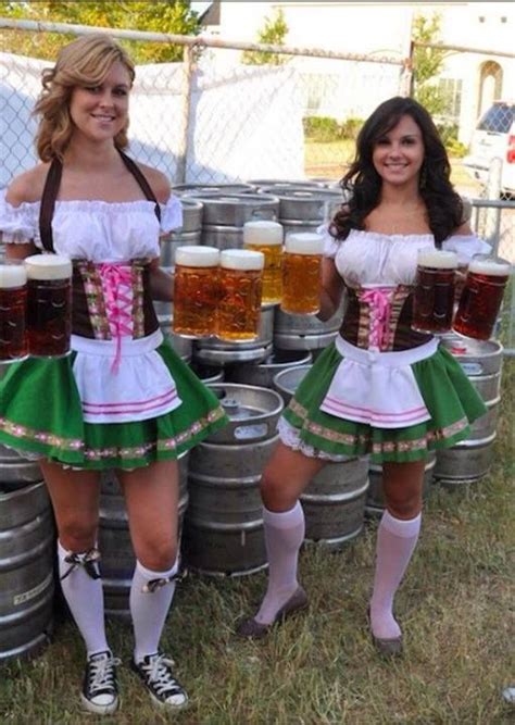 German Girls In Dirndls—vince Vance Oktoberfest Woman German Beer