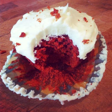 Turn cakes out onto racks; Red Velvet Cupcakes. A Hummingbird Bakery Recipe. | Hummingbird bakery recipes, Cupcake cakes