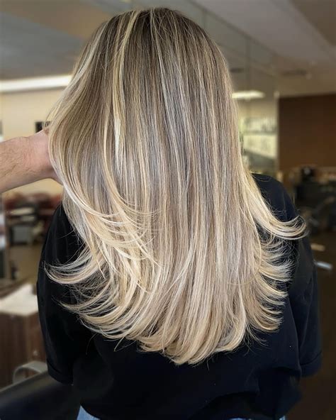 Natural Looking Blonde Hair With Luxelights Blonde Hair Inspiration