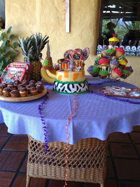 Check out this awesome diy birthday party, wild circus madagascar style! Madagascar themed party (With images) | Perfect birthday party, Bday party, Party themes