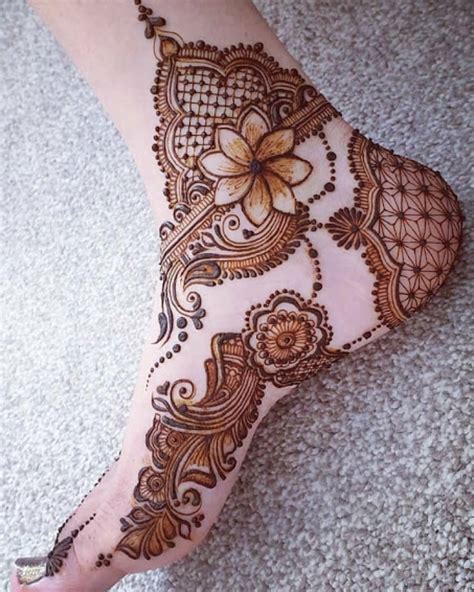 15 Beautiful And Easy Mehndi Designs For Leg