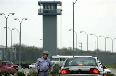 ‘mass Exodus Of Texas Prison Guards Leaves Some Units Understaffed