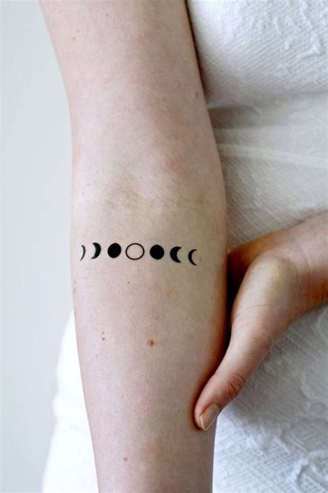 15 Simples Tatuajes De Lunas Que Nos Tienen Obsesionadas Tattoos