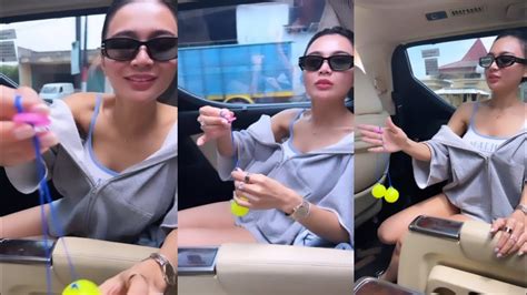 Wika Salim Main Lato Lato Tanktop Dan Hot Pants Bikin Netizen Sulit Fokus Youtube