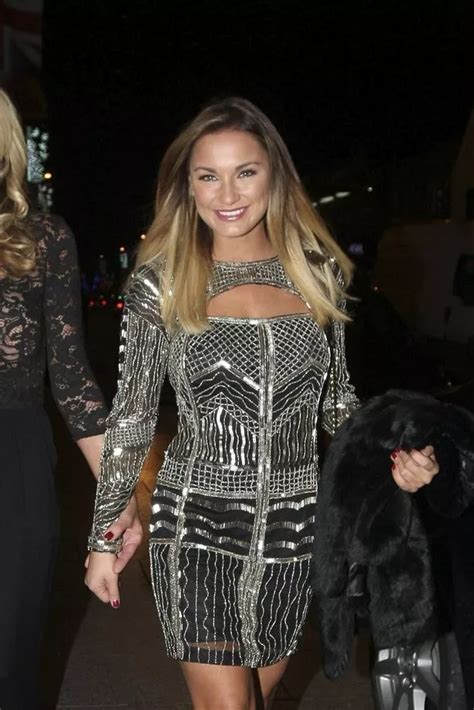 Sam Faiers Looks Ultra Glam As She Pouts Her Heart Out In Revealing Selfie Mirror Online