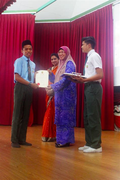 Dewan sekolah kebangsaan siputeh diumumkan ketibaan yang berusaha guru besar sk siputeh ke tempat duduk utama. Portal Rasmi SMK La Salle Sentul: Galeri