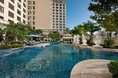 Food and drinks are permitted as long as items are in plastic containers. Macau's Best Outdoor Swimming Pools - Macau Lifestyle
