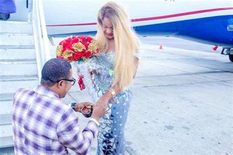 Man Surprises Girlfriend With A Marriage Proposal At Asaba Airport Legit Ng