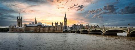 Panorama Of Big Ben And House Of Parliament At River Thame London Stock