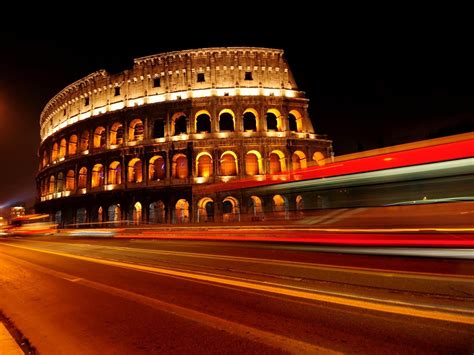 Long Exposure Of Colosseum At Night In Rome Italy 1600x1200 Wallpaper