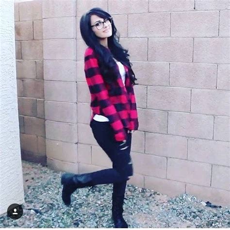 Pin By Ad On Sssniperwolf Celebrity Outfits Sssniperwolf Fashion