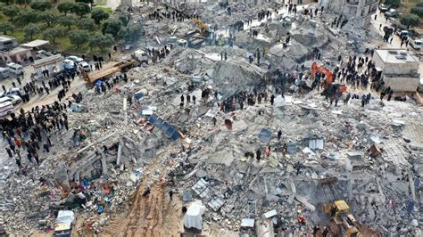 Dødstallene stiger etter jordskjelv i Tyrkia og Syria Siste nytt NRK