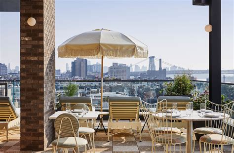 Sip Drinks Sky High At Nycs 28 Best Rooftop Bars Rooftop Bars Nyc