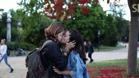 Lesbian Couple Kissing 😘 Video 😱😱😱😱 Youtube