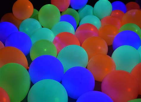 Glow King Uv Blacklight Reactive Fluorescent Neon Glow Party Balloons
