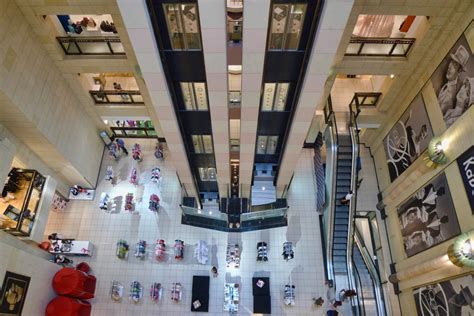 For diamond, gemstone and jewellery advice, or to select your tiffany piece, we invite you to book an appointment with a tiffany & co. KaDeWe in Berlin: wo Luxus das Leitmotiv ist | Wohn ...
